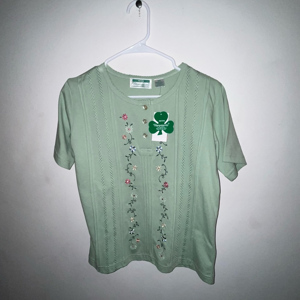 SHORT SLEEVED TOP